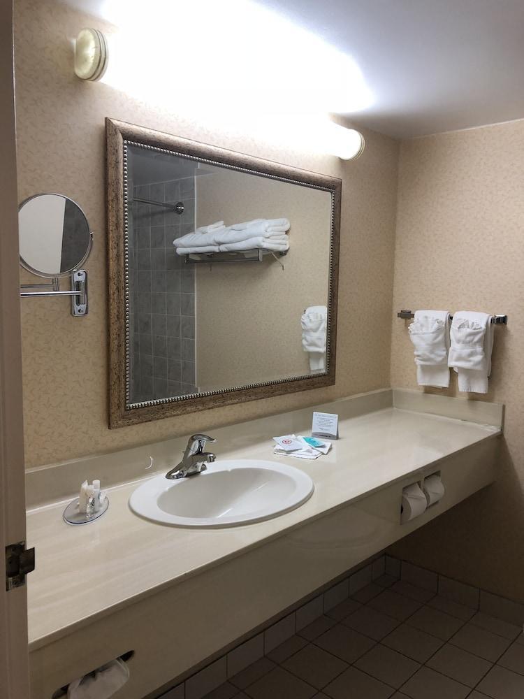 Comfort Hotel & Suites Peterborough Eksteriør billede