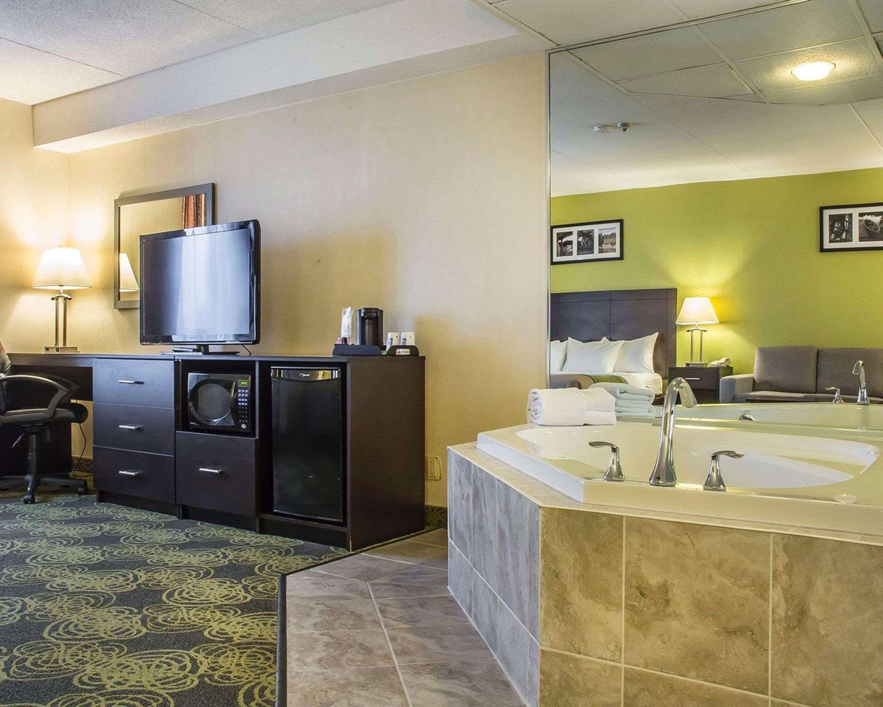Comfort Hotel & Suites Peterborough Eksteriør billede