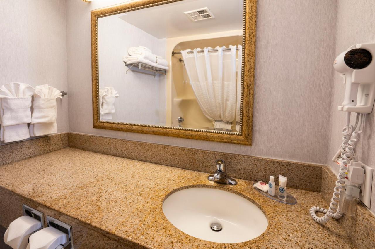 Comfort Hotel & Suites Peterborough Eksteriør billede