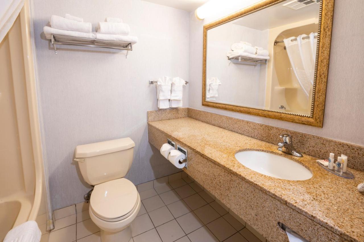 Comfort Hotel & Suites Peterborough Eksteriør billede