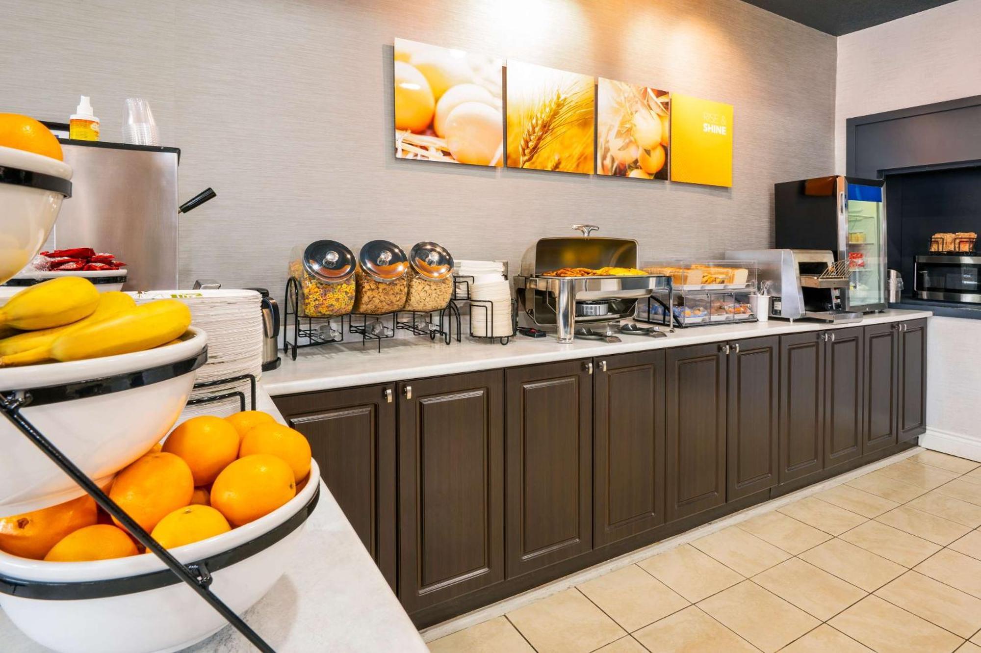 Comfort Hotel & Suites Peterborough Eksteriør billede