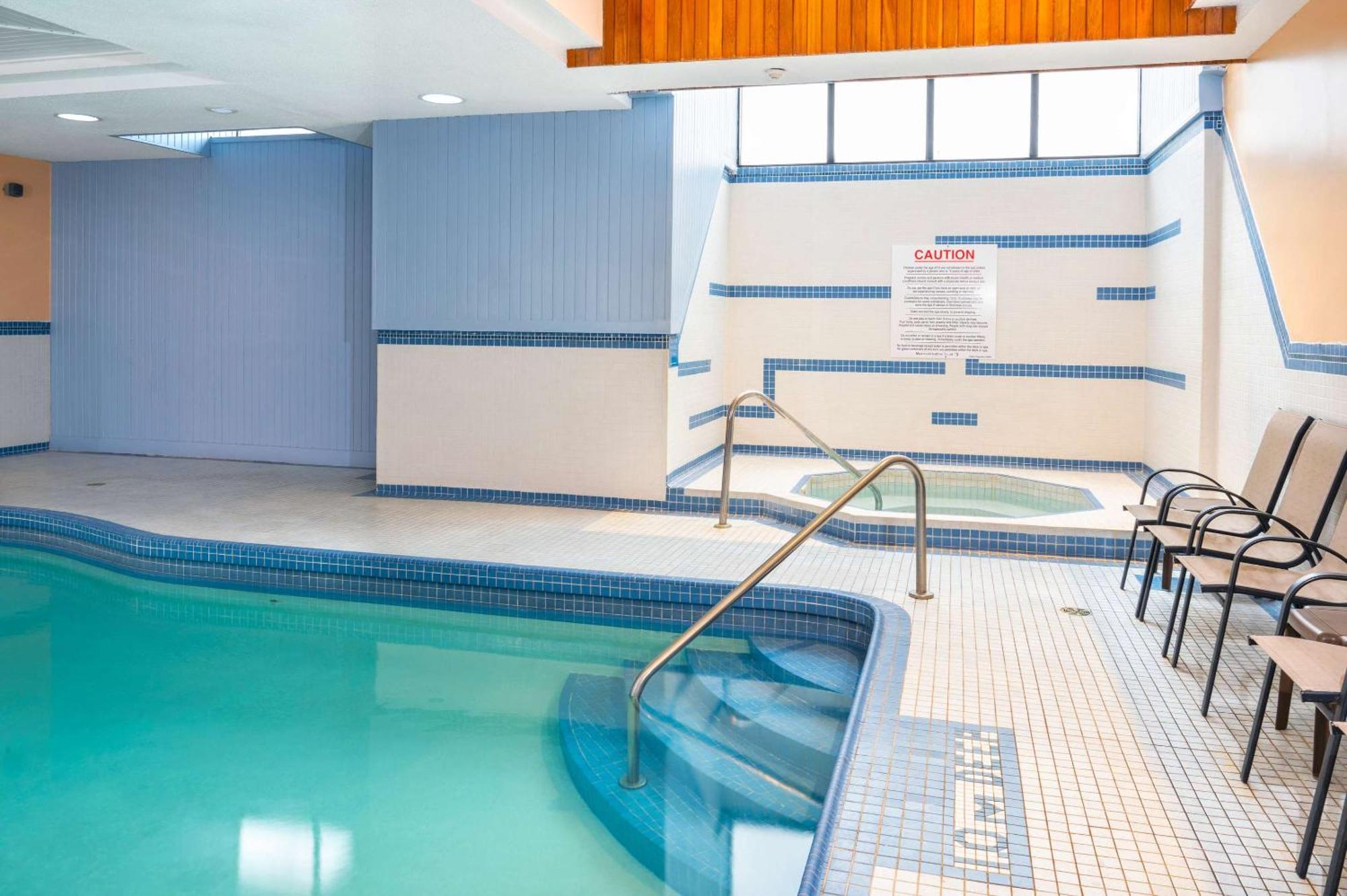 Comfort Hotel & Suites Peterborough Eksteriør billede