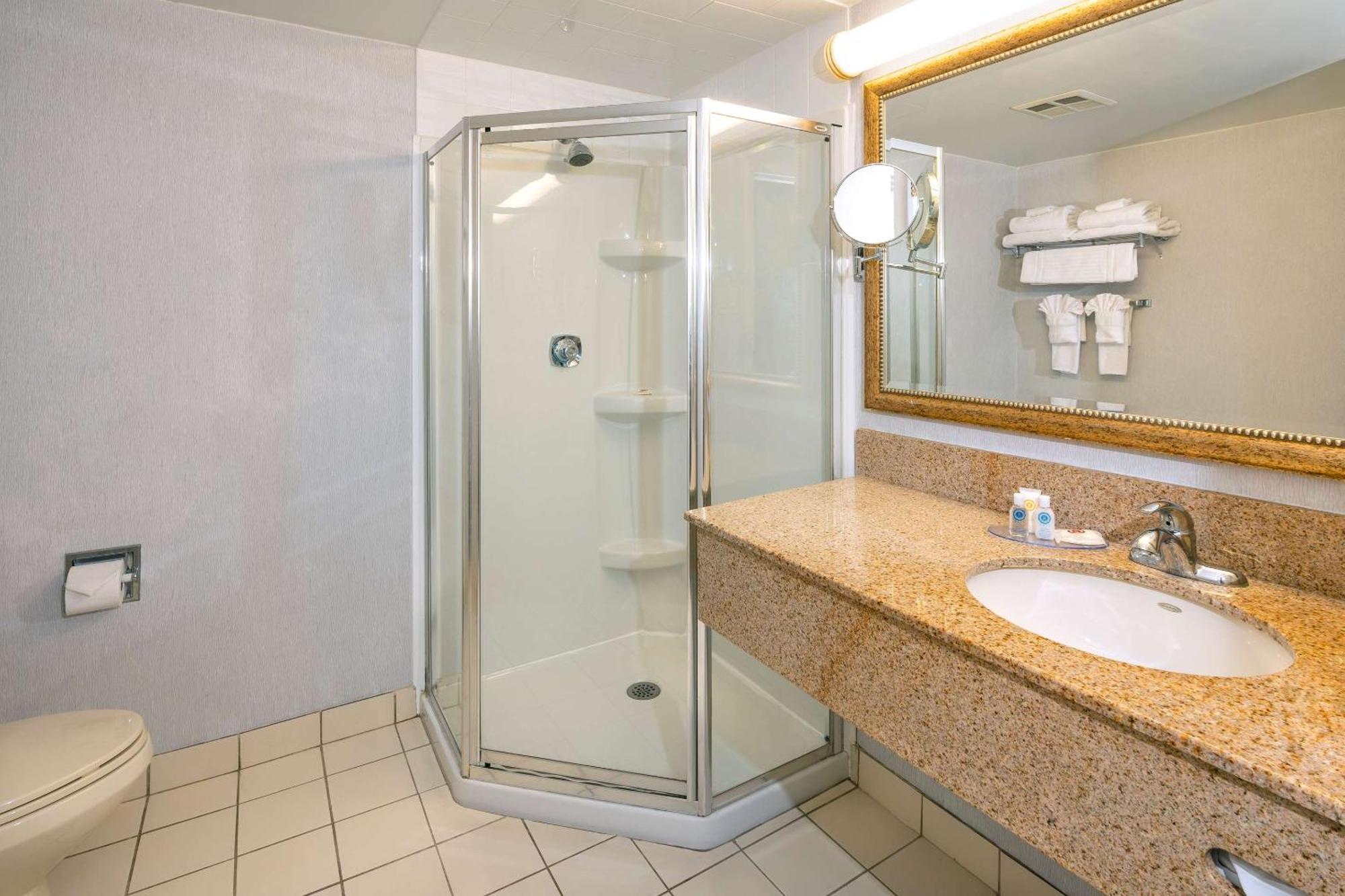 Comfort Hotel & Suites Peterborough Eksteriør billede