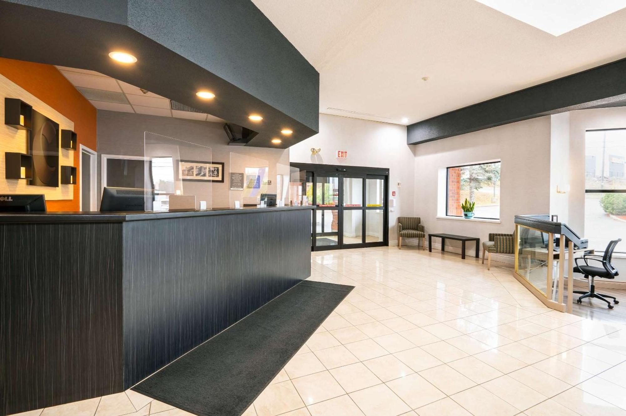 Comfort Hotel & Suites Peterborough Eksteriør billede