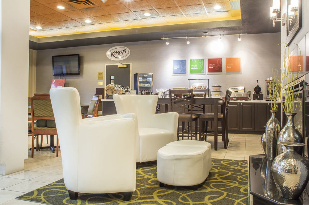 Comfort Hotel & Suites Peterborough Eksteriør billede